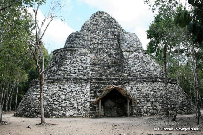 El Observatorio y el Palacio Xaibe, Cobá - Mexico
