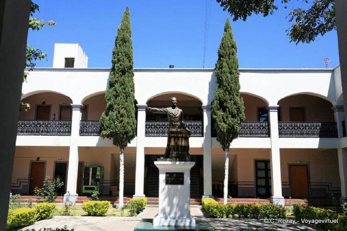 Estatua de Don Belisario Domínguez, Comitán, Chiapas - Mexico