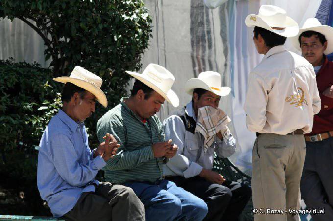 Sombreros vistiendo Indígenas, Comitán de Domínguez - Mexico