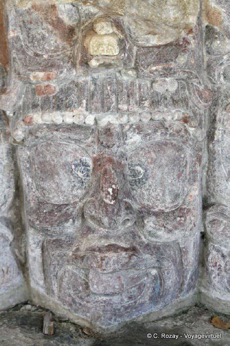 Foco en la máscara del sol naciente, Templo de los Mascarones, Edzná - Mexico