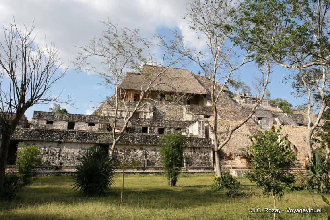 Opinión de la torre de los jardines, la estructura I o Acrópolis, Ek Balam - Mexico