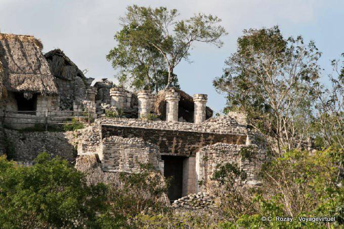 Pilares del templo, la Acrópolis, Ek Balam - Mexico