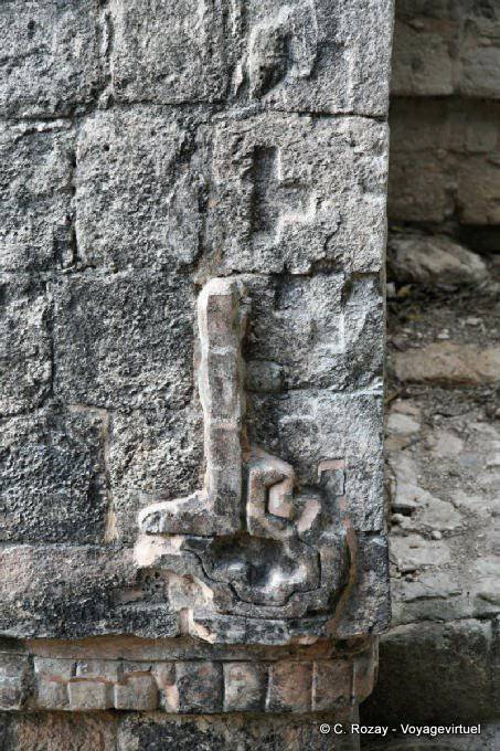 Detalle de un alivio en una pared, El Torre, Ek Balam - Mexico