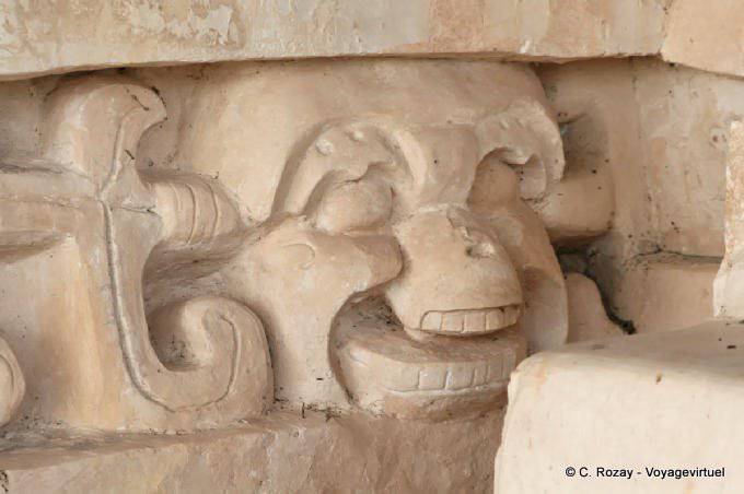 Jaguar Altar, escultura cráneo, Ek Balam - Mexico