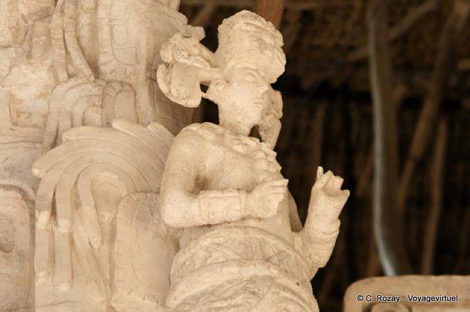 Altar Jaguar estatua de un ángel de la guerra, Ek Balam - Mexico