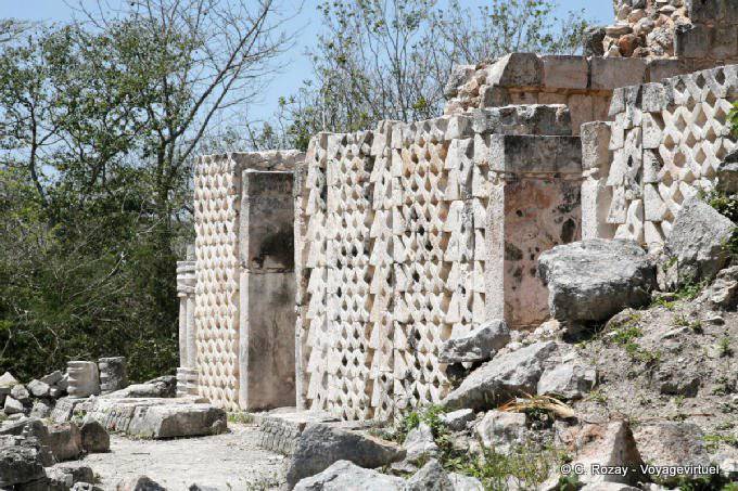 Decoración barroca de la fachada, Kodz Poop, Kabah - Mexico