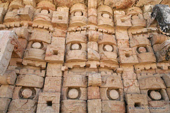 Centrarse en las máscaras de Chac, el Palacio de las Máscaras, Kabah - Mexico