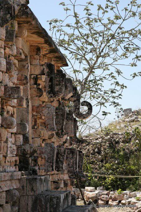 Parte de la fachada del Palacio de las Máscaras, Kabah - Mexico