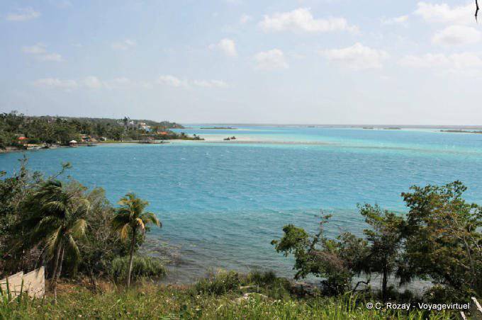 Vista del lago desde el Fuerte de Bacalar - Mexico