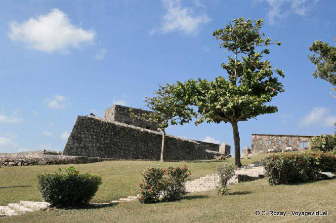Defensa contra los piratas del Caribe, el Fuerte de San Felipe, la Laguna de Bacalar - Mexico