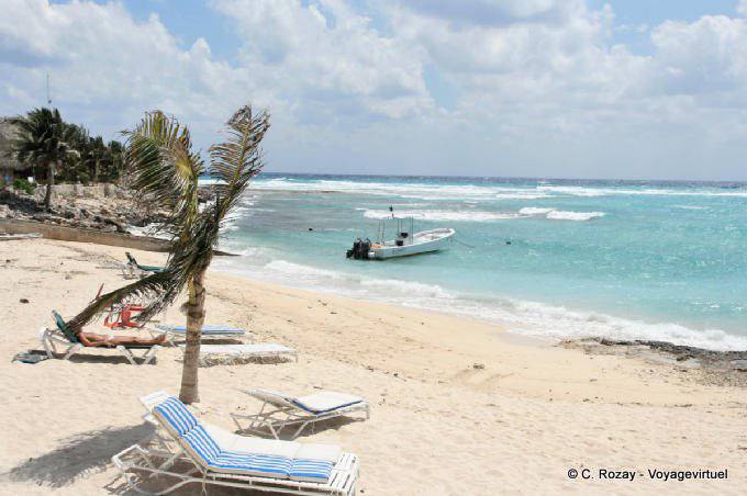 En la playa de Paamul, Yucatán - Mexico