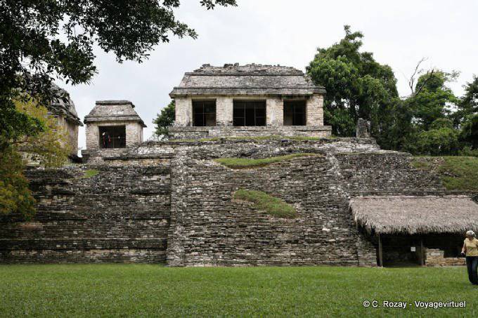 Las excavaciones en el pie de un templo, Grupo Norte, Palenque - Mexico