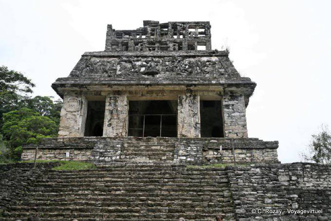 El Templo del Sol es parte del Grupo de la Cruz, Palenque - Mexico