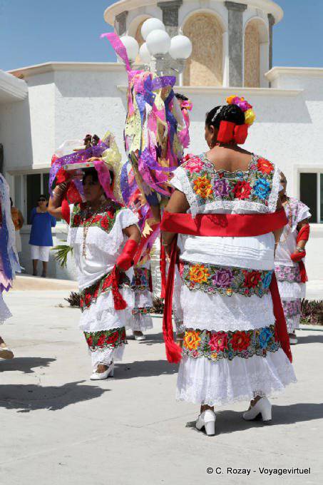 Ballet en traje típico, Puerto Morelos - Mexico