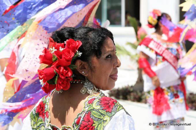 La bailarina que tira de la lengua, Puerto Morelos - Mexico