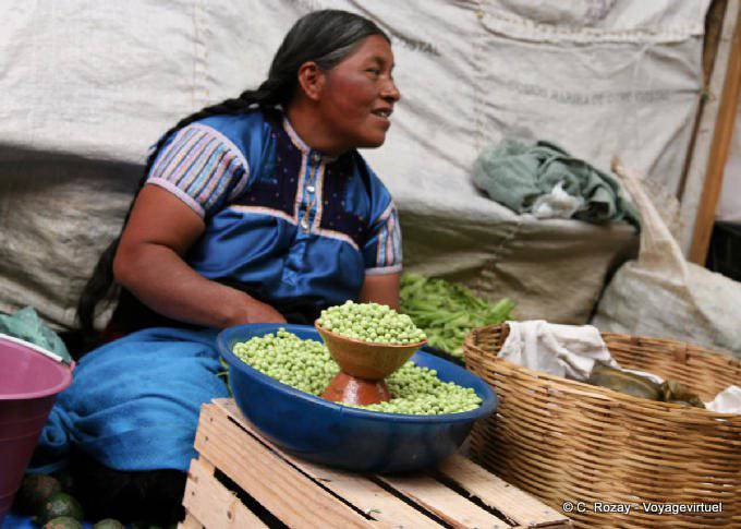 Guisantes Merchant, Gran Mercado, San Cristóbal de Las Casas - Mexico