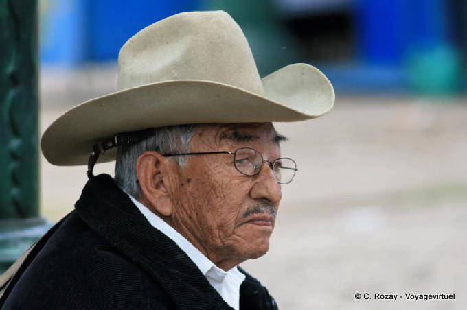 Retrato del hombre del sombrero, San Cristóbal de Las Casas - Mexico