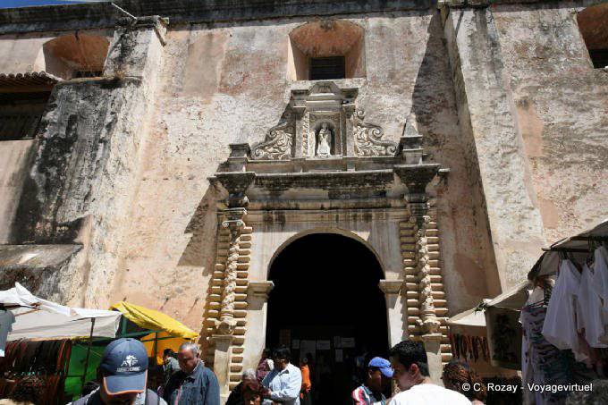 Portal de la iglesia de La Caridad, San Cristóbal de Las Casas - Mexico