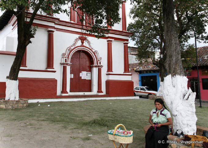 Mercado en la puerta, Templo del Cerrillo de San Cristóbal de Las Casas - Mexico