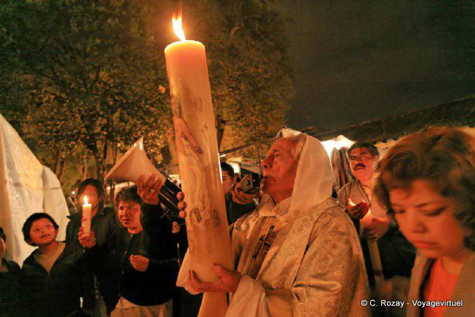 Desfile de vela Pascua, la víspera de Pascua, San Cristóbal de Las Casas - Mexico