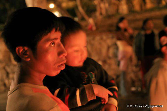 Descendiente de Maya, la luz Pascua, San Cristóbal de Las Casas - Mexico
