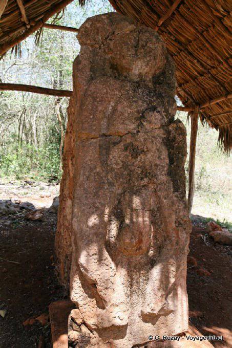 Falo de piedra Yum Keep, Sayil - Mexico