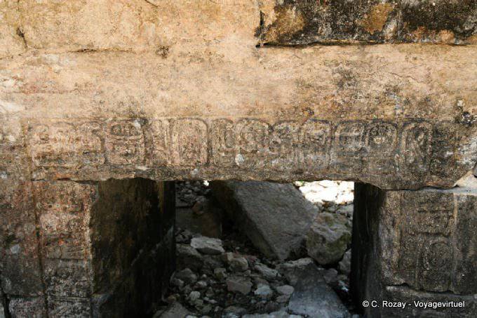 Templo jambas jeroglíficas, Sayil - Mexico