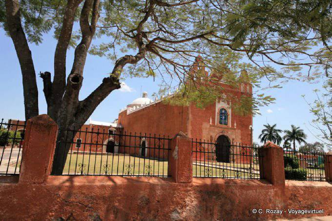 Iglesia de San Antonio de Padua, otro punto de vista, Ticul - Mexico