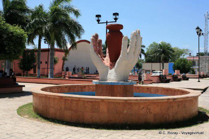 El parque principal de Fontaine, Ticul - Mexico
