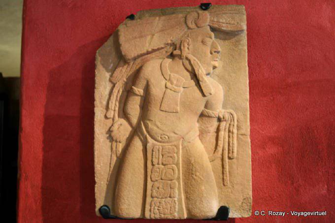 El relieve de rodillas cautivo, Tonina Museo - Mexico