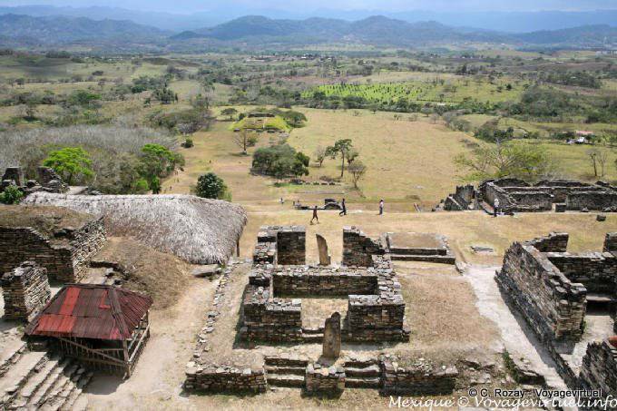 La llanura de Ocosingo, vista desde el Templo del Espejo Humeante, Tonina - Mexico