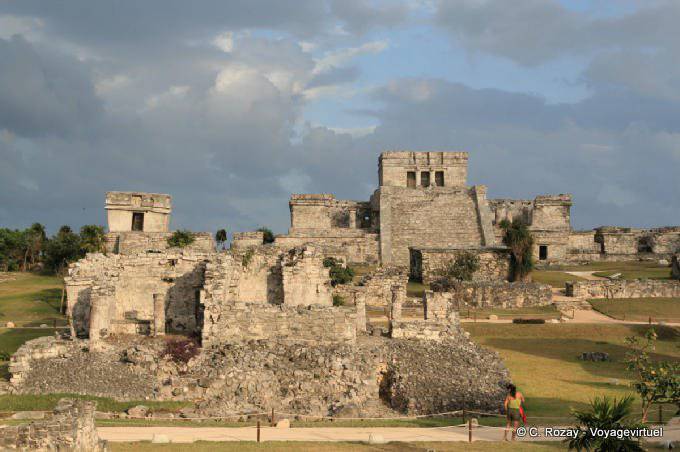 Vista panorámica del palacio principal, El Palacio, Tulum - Mexico