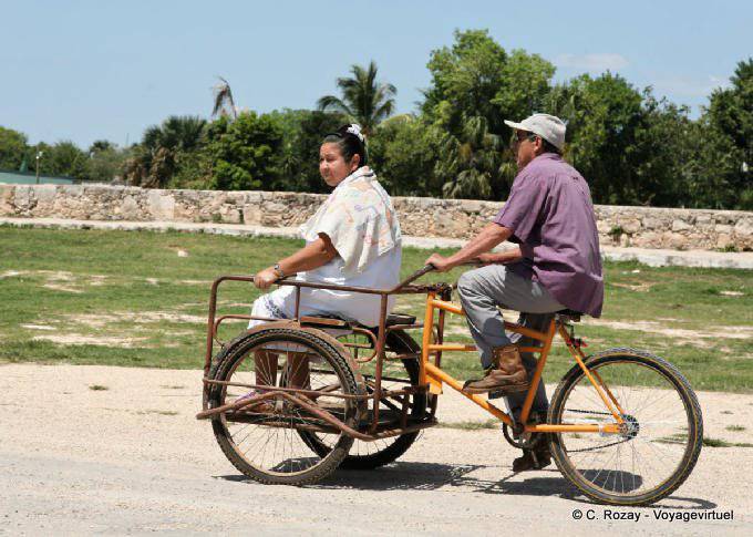 Taxi triciclo, Sotuta, Yucatán - Mexico
