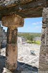 Columna bajo el pórtico, Estructura de los Cinco Niveles Edzná, Mexico.