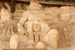 Está en la cabeza de la serpiente, la escultura de estuco Jaguar Altar, Ek Balam, Mexico.