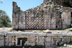 Ruina pared transversal Kabah, Mexico.