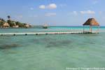 Ponton y chozas cerca de un cenote, Laguna Bacalar, Mexico.
