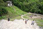 Plaza del Sol vista desde la escalinata del Templo de la Cruz, Palenque, Mexico.