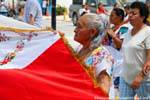 Mujer de edad durante una manifestación, Puerto Morelos, Mexico.