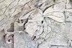 Foco en la cara tallada del fresco de los cuatro soles, Friso del Sueño Señores Tonina, Mexico.