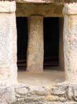 Columnas en una pieza, sitio arqueológico de Tulum, Mexico.