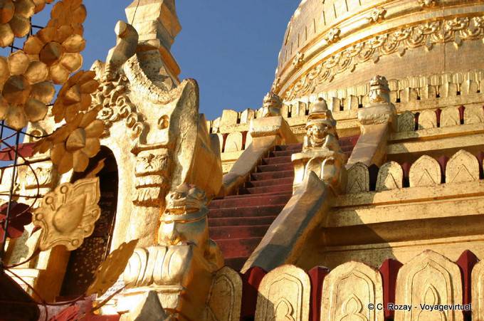 Escaleras de la pagoda Swezigon, Bagan - Myanmar (Birmania)