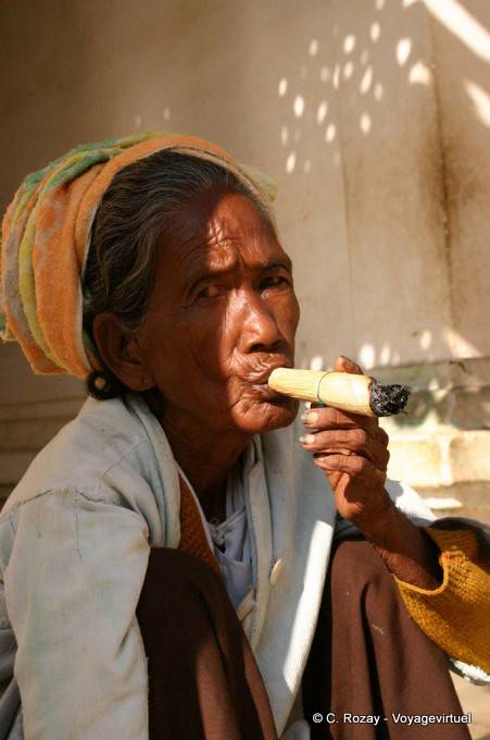 Cheeroots de la antigua Birmania, Bagan - Myanmar (Birmania)