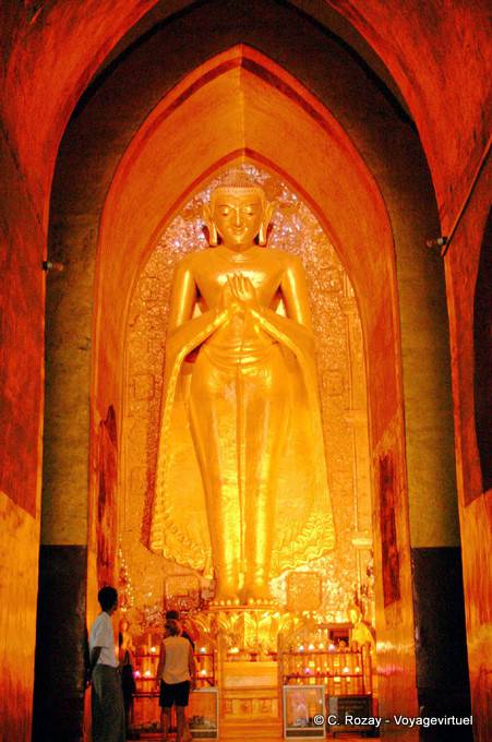 Kakusanda Buda de pie mirando al norte, Ananda Temple, Bagan - Myanmar (Birmania)