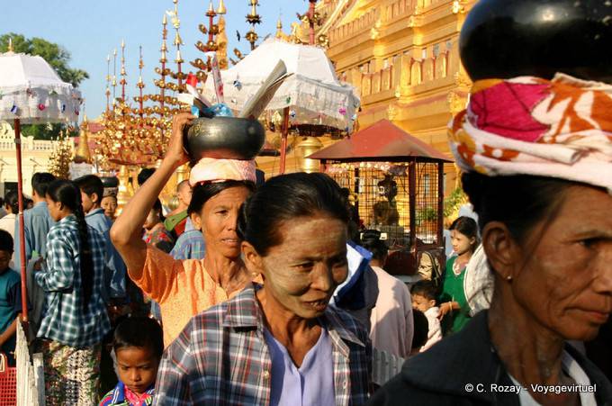 Las ofrendas portuarias, Shwezigon Pagoda, Bagan - Myanmar (Birmania)
