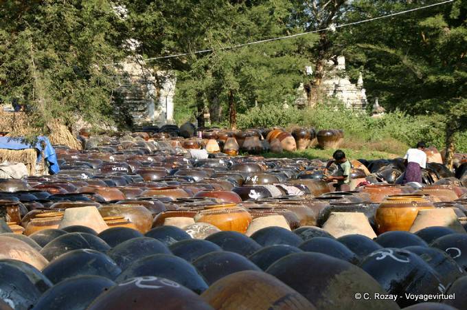 Exposición de vasijas y cerámica, NyaungOo, Bagan - Myanmar (Birmania)