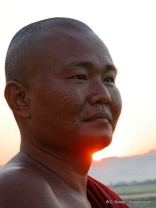 Ashinhsiha monje budista de Bagan - Myanmar (Birmania)