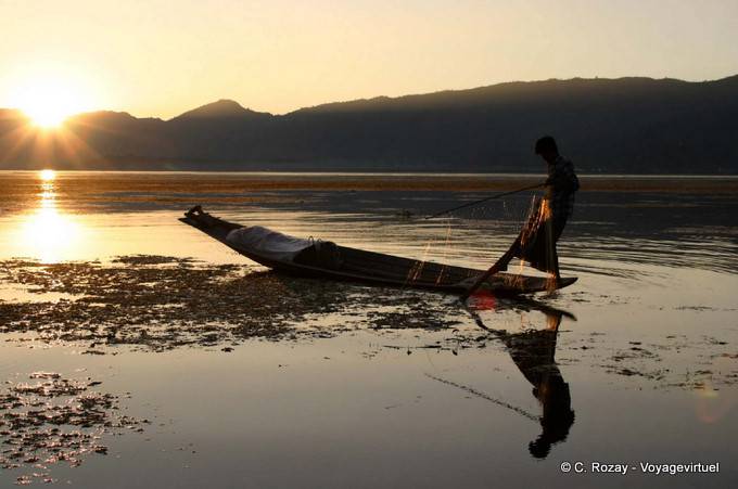 Sol y sombra en el barco de Intha pescador lago Inle - Myanmar (Birmania)