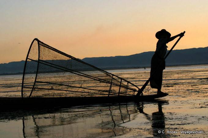 El Intha trampa de pesca en forma de cono, Lago Inle - Myanmar (Birmania)