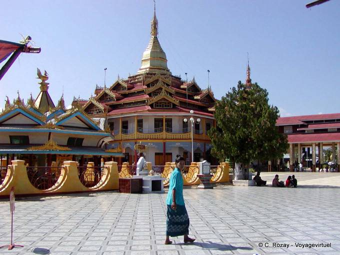 Vistas Daw U Pagoda Phaung Kyaung desde su terraza, Lago Inle - Myanmar (Birmania)